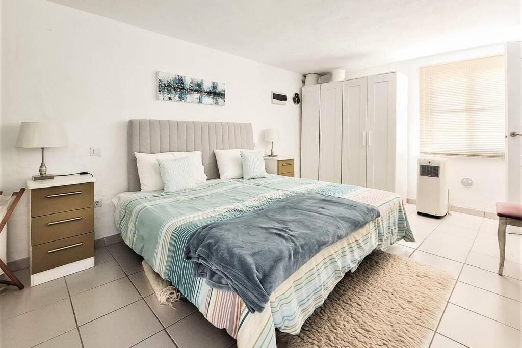 Stunning Sea View Villa With 6 Bedrooms & Heated Pool - Villa Renaissance Playa Blanca (Lanzarote) Quarto foto