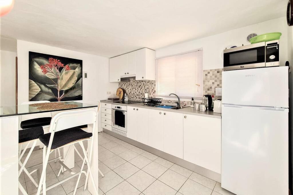 Stunning Sea View Villa With 6 Bedrooms & Heated Pool - Villa Renaissance Playa Blanca (Lanzarote) Quarto foto